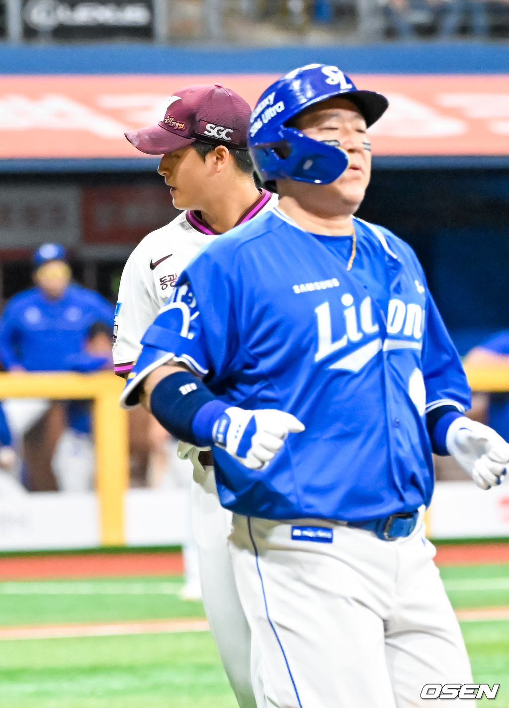 26일 오후 서울 고척스카이돔에서 2026 신한 SOL KBO리그 키움 히어로즈와 삼성 라이온즈의 경기가 열렸다.이날 키움은 박준현을, 삼성은 장찬희를 선발투수로 내세운다.키움 선발 박준현이 5회초 2사 주자 1,2루 삼성 최형우를 1루수 앞 땅볼로 막아낸 후 덕아웃으로 향하고 있다. 2026.04.26 / rumi@osen.co.kr