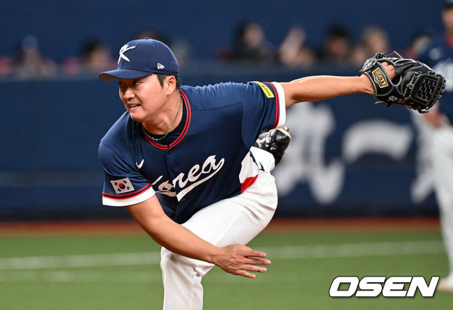[OSEN=오사카(일본), 손용호 기자] 3일 일본 오사카 교세라돔에서 월드베이스볼클래식(WBC) 공식 연습 경기 한국 야구 대표팀과 오릭스 버팔로스의 경기가 열렸다. 4회말 2사 만루에서 한국 고우석이 역투하고 있다. 2026.03.03 /spjj@osen.co.kr