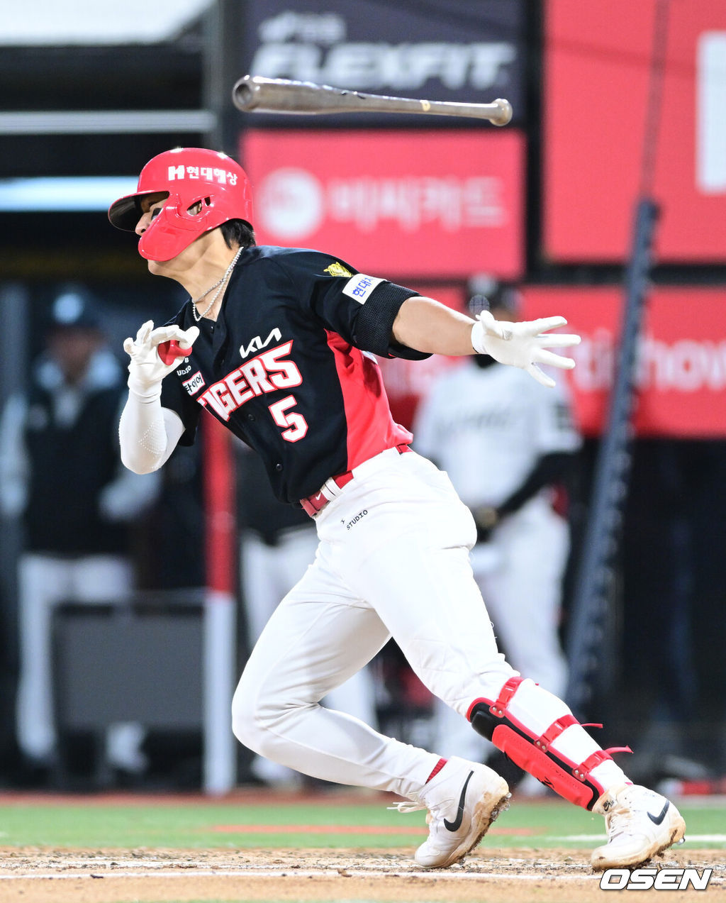 21일 수원 KT위즈파크에서 ‘2026 신한 SOL KBO리그’ KT 위즈와 KIA 타이거즈의 경기가 열렸다.홈팀 KT는 오원석, 방문팀 KIA는 김태형을 선발로 내세웠다. 6회초 2사 1, 3루 상황 KIA 김도영이 추격의 1타점 적시타를 날리고 있다. 2026.04.21 / dreamer@osen.co.kr