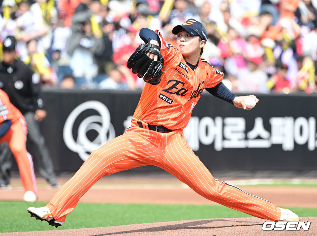 11일 대전 한화생명볼파크에서 ‘2026 신한 SOL KBO리그’ 한화 이글스와 KIA 타이거즈의 경기가 열렸다.홈팀 한화는 왕옌청, 방문팀 KIA는 이의리를 선발로 내세웠다. 한화 선발 왕옌청이 힘차게 공을 뿌리고 있다. 2026.04.11 / dreamer@osen.co.kr