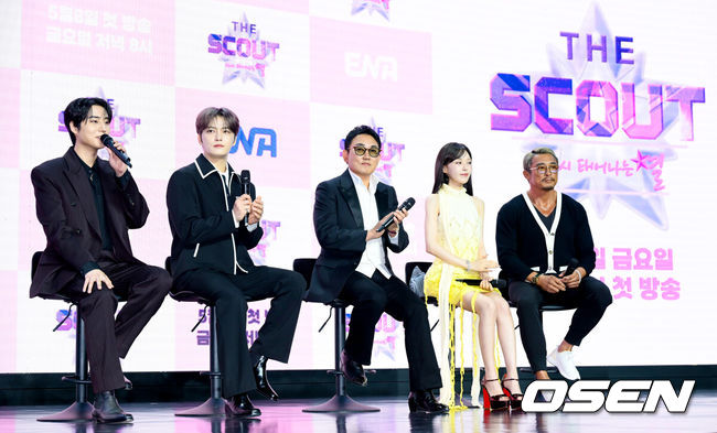 [OSEN=조은정 기자]ENA ‘더 스카웃’ 제작발표회가 29일 서울 마포구 서울 큐브컨벤션센터에서 열렸다.‘더 스카웃’은 가요계 최고 전문가들이 ‘아직 자신의 재능을 제대로 펼치지 못한 원석’을 직접 발굴하고, 그들에게 새로운 방향성과 가능성을 제시하는 성장형 음악 프로젝트다.데이식스 영케이(왼쪽부터), 김재중, 이승철, 레드벨벳 웬디, 추성훈이 질의응답 시간을 갖고 있다. 2026.04.29 /cej@osen.co.kr