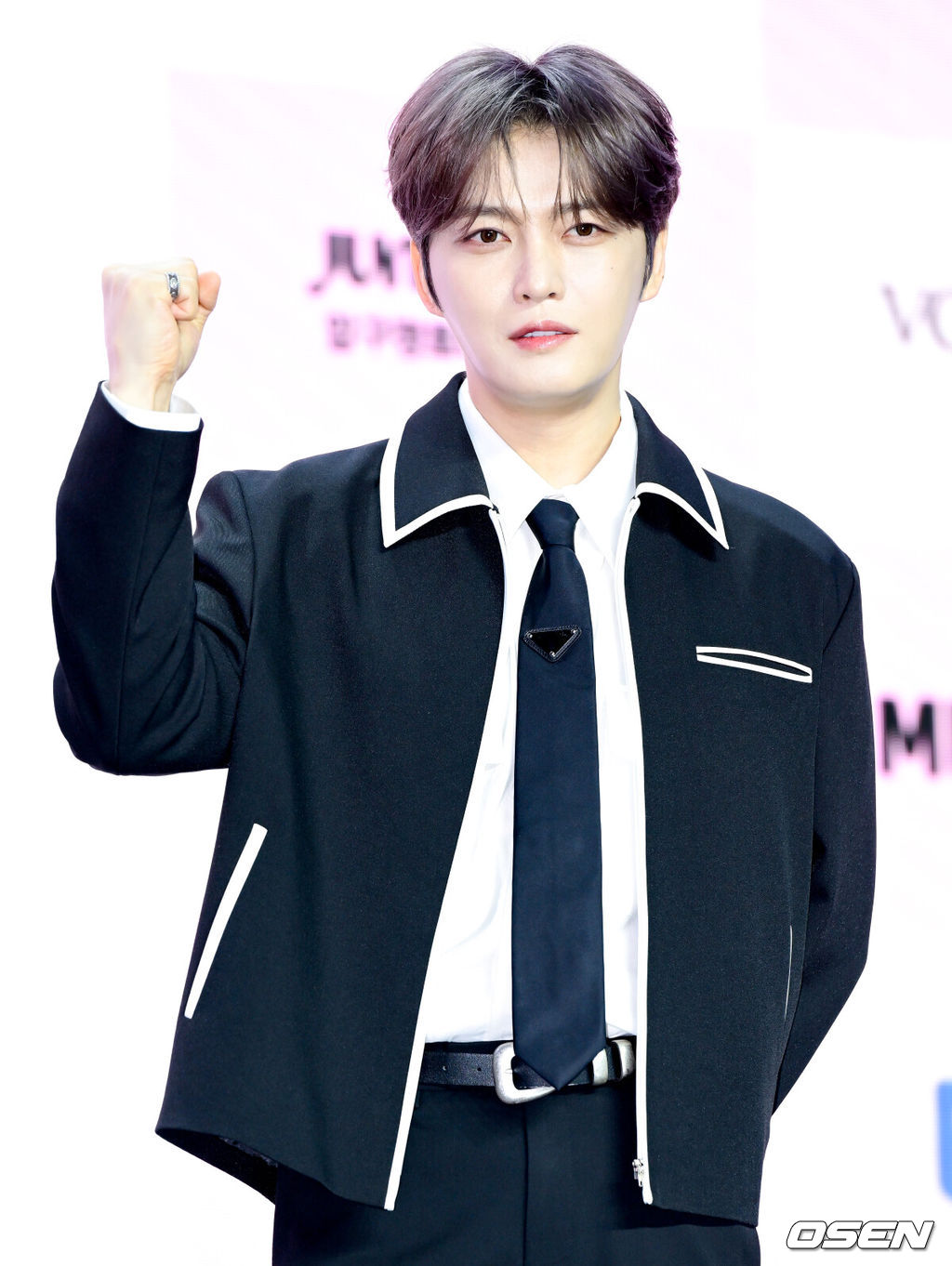 ENA ‘더 스카웃’ 제작발표회가 29일 서울 마포구 서울 큐브컨벤션센터에서 열렸다.‘더 스카웃’은 가요계 최고 전문가들이 ‘아직 자신의 재능을 제대로 펼치지 못한 원석’을 직접 발굴하고, 그들에게 새로운 방향성과 가능성을 제시하는 성장형 음악 프로젝트다.김재중이 포즈를 취하고 있다. 2026.04.29 /cej@osen.co.kr