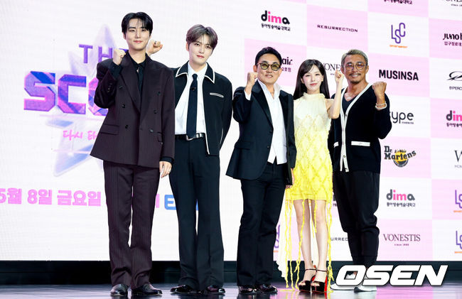 [OSEN=조은정 기자]ENA ‘더 스카웃’ 제작발표회가 29일 서울 마포구 서울 큐브컨벤션센터에서 열렸다.‘더 스카웃’은 가요계 최고 전문가들이 ‘아직 자신의 재능을 제대로 펼치지 못한 원석’을 직접 발굴하고, 그들에게 새로운 방향성과 가능성을 제시하는 성장형 음악 프로젝트다.데이식스 영케이(왼쪽부터), 추성훈, 이승철, 레드벨벳 웬디, 추성훈이 포즈를 취하고 있다. 2026.04.29 /cej@osen.co.kr