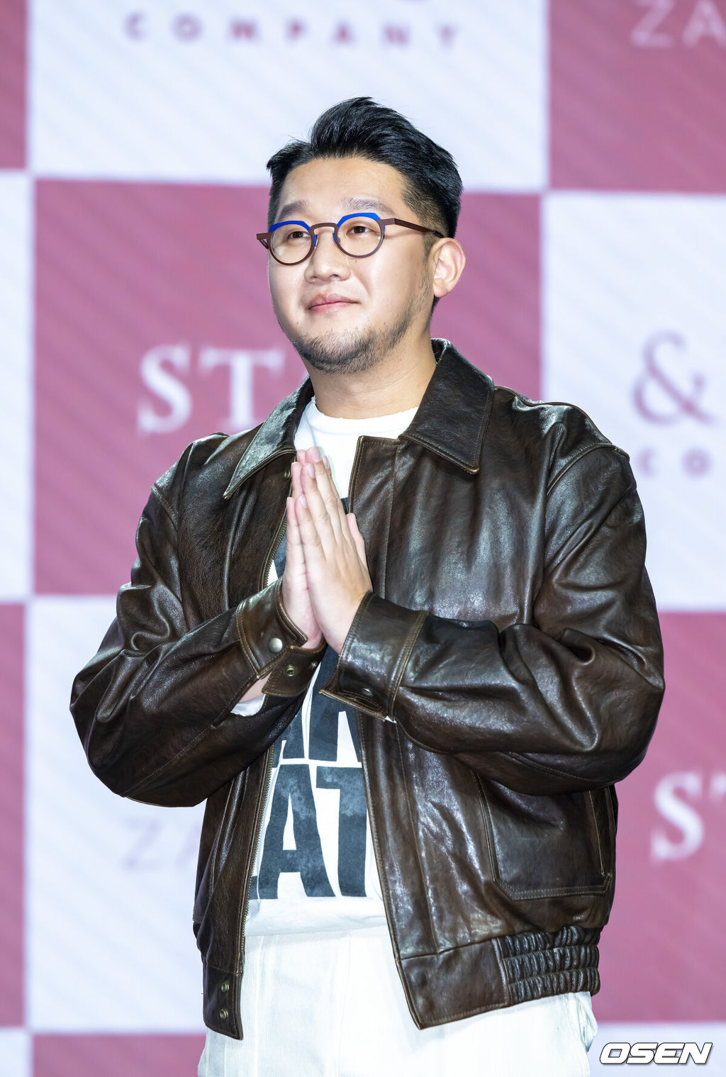 3일 오후 서울 일지아트홀에서 ‘어반자카파(URBAN ZAKAPA)’ EP앨범 ‘STAY’관련 음감회가 진행됐다.2021년 EP 앨범 이후 4년 만의 반가운 컴백이다. 이번 어반자카파의 ‘스테이’는 팝, 알앤비, 발라드, 모던록 등 다양한 장르를 정교하게 융합해 단순 여러 장르를 나열한 집합의 곡이 아니라 하나의 서사적 흐름을 지닌 작품의 곡으로 다채로운 장르를 녹여낸 팝음악을 선보일 예정이다. 어반자카파 박용인이 포즈를 취하고 있다. 2025.11.03 / soul1014@osen.co.kr