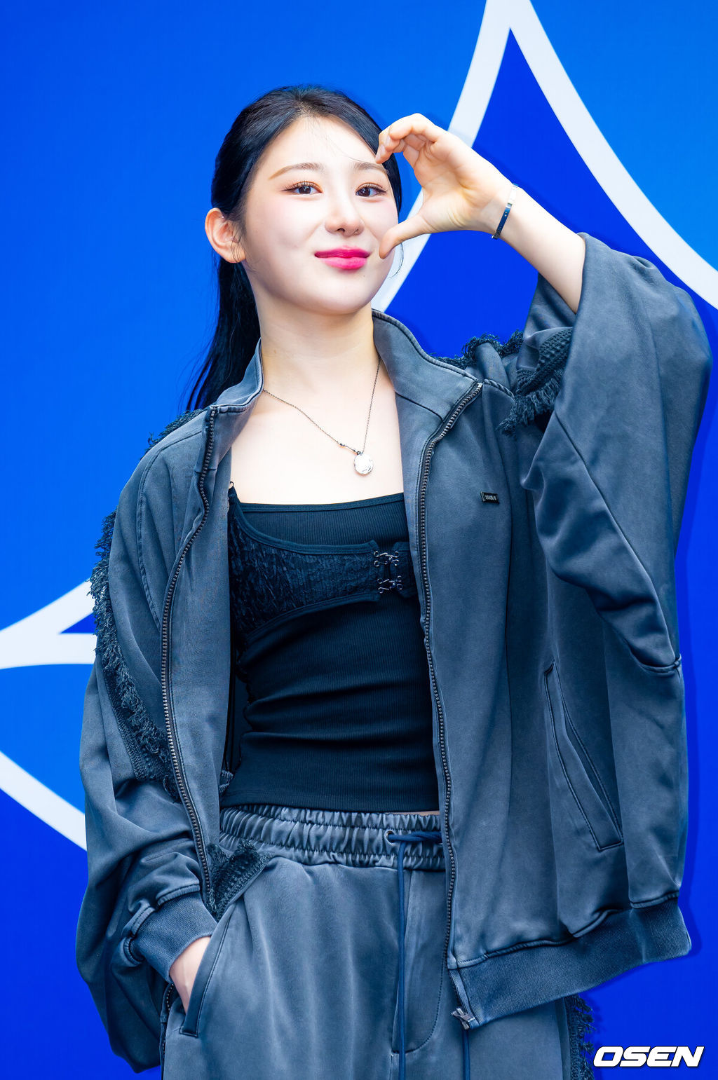 4일 서울 중구 동대문디자인플라자(DDP)에서 ‘2026 S/S 서울패션위크’ 포토월 행사가 열렸다.‘2026 S/S 서울패션위크’는 동대문디자인플라자(DDP) 등 서울 전역에서 7일까지 펼쳐진다.가수 이채연이 포토타임을 갖고 있다. 2025.09.04 / rumi@osen.co.kr