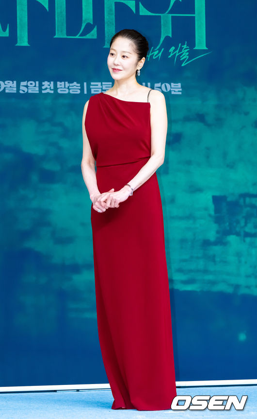 [OSEN=박준형 기자]  4일 오후 서울 목동 SBS 사옥에서 SBS 금토드라마 ‘사마귀: 살인자의 외출’ 제작발표회가 진행됐다.   <br /><br />배우 고현정과 장동윤이 출연하는 드라마 ‘사마귀: 살인자의 외출’은 잔혹한 연쇄살인마 ‘사마귀’가 잡힌 지 20여 년이 지나 모방범죄가 발생하고, 이 사건 해결을 위해 한 형사가 평생 증오한 ‘사마귀’인 엄마와 예상 못한 공조수사를 펼치며 벌어지는 고밀도 범죄 스릴러다.<br /><br />배우 고현정이 포즈를 취하고 있다.    2025.09.04 / soul1014@osen.co.kr