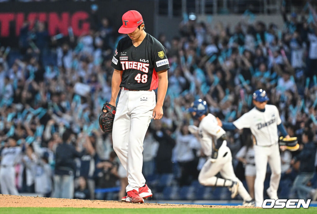 29일 창원NC파크에서 2026 신한 SOL KBO 리그 NC 다이노스와 KIA 타이거즈의 경기가 열렸다. 홈팀 NC는 구창모가, 방문팀 KIA는 이의리가 선발 출전했다. KIA 타이거즈 이의리가 2회말 1사 NC 다이노스 천재환에게 좌월 솔로 홈런을 맞고 아쉬워하고 있다. 2026.04.29 / foto0307@osen.co.kr