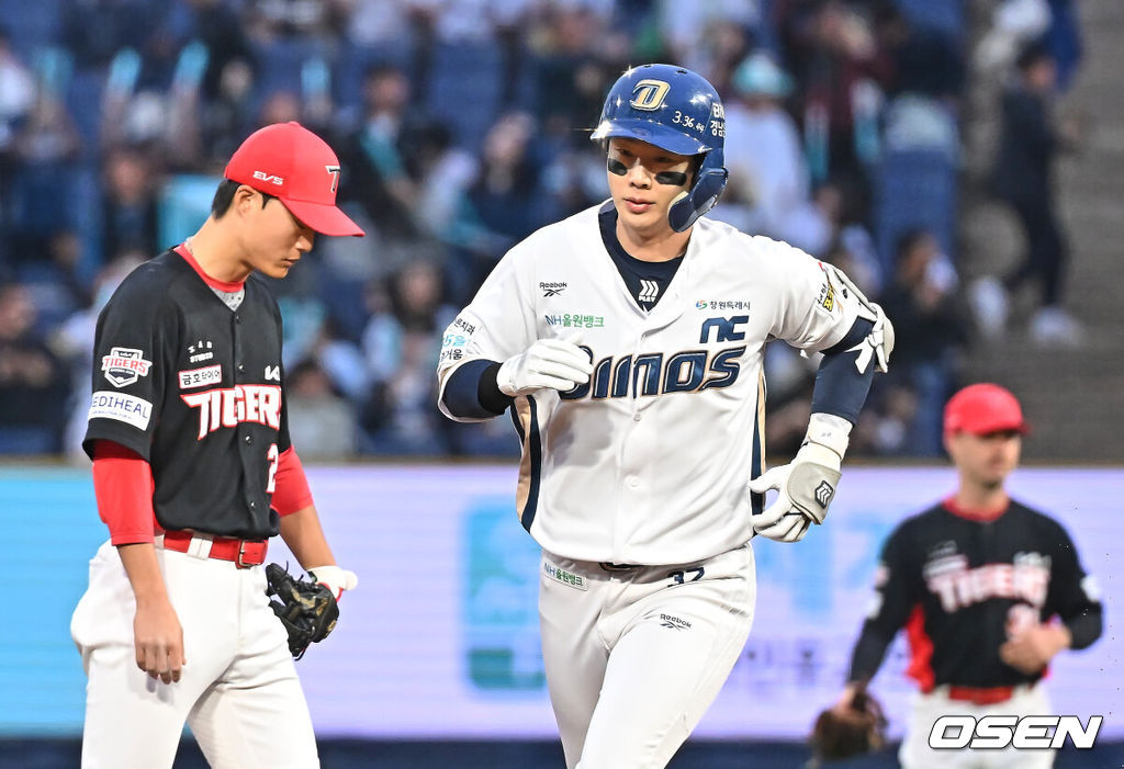 29일 창원NC파크에서 2026 신한 SOL KBO 리그 NC 다이노스와 KIA 타이거즈의 경기가 열렸다. 홈팀 NC는 구창모가, 방문팀 KT는 이의리가 선발 출전했다. NC 다이노스 박건우가 1회말 1사 1루 우월 2점 홈런을 치고 그라운드를 돌고 있다. 2026.04.29 / foto0307@osen.co.kr