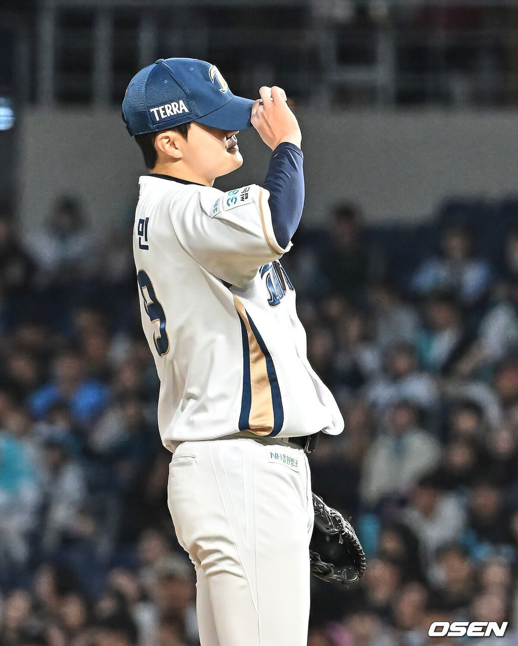 29일 창원NC파크에서 2026 신한 SOL KBO 리그 NC 다이노스와 KIA 타이거즈의 경기가 열렸다. 홈팀 NC는 구창모가, 방문팀 KT는 이의리가 선발 출전했다. NC 다이노스 임지민이 8회초 2사 만루 KIA 타이거즈 한준수에게 밀어내기 볼넷을 허용하고 아쉬워하고 있다. 2026.04.29 / foto0307@osen.co.kr