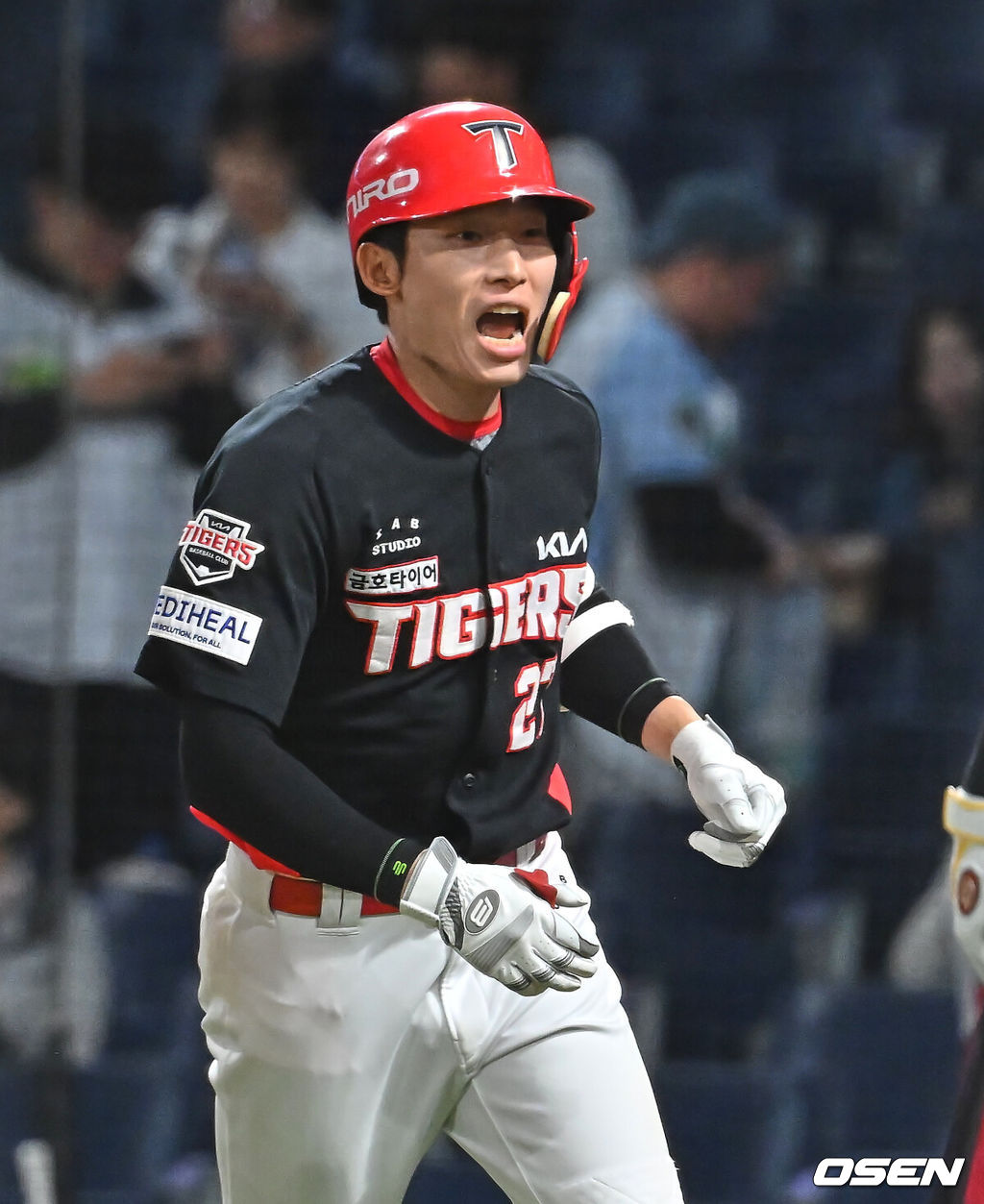 29일 창원NC파크에서 2026 신한 SOL KBO 리그 NC 다이노스와 KIA 타이거즈의 경기가 열렸다. 홈팀 NC는 구창모가, 방문팀 KIA는 이의리가 선발 출전했다. KIA 타이거즈 김호령이 연장 10회초 1사 2,3루 중월 3점 홈런을 치고 환호하고 있다. 2026.04.29 / foto0307@osen.co.kr