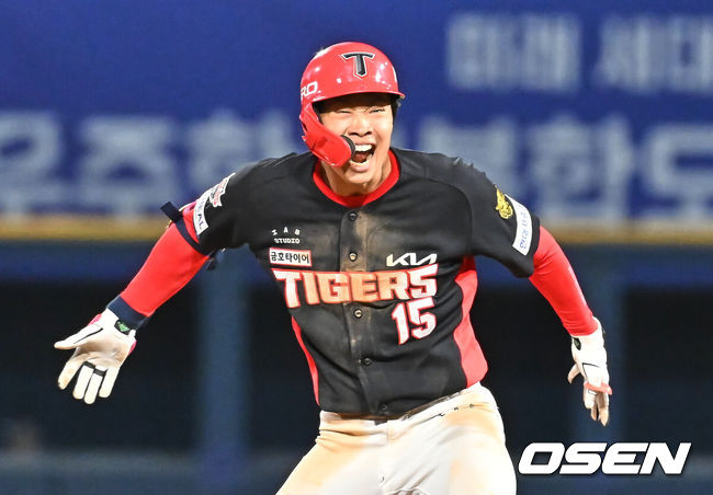 [OSEN=창원, 이석우 기자] 29일 창원NC파크에서 2026 신한 SOL KBO 리그 NC 다이노스와 KIA 타이거즈의 경기가 열렸다. 홈팀 NC는 구창모가, 방문팀 KIA는 이의리가 선발 출전했다. KIA 타이거즈 박재현이 연장 10회초 1사 1,2루 우익수 뒤 1타점 2루타를 치고 환호하고 있다. 2026.04.29 / foto0307@osen.co.kr