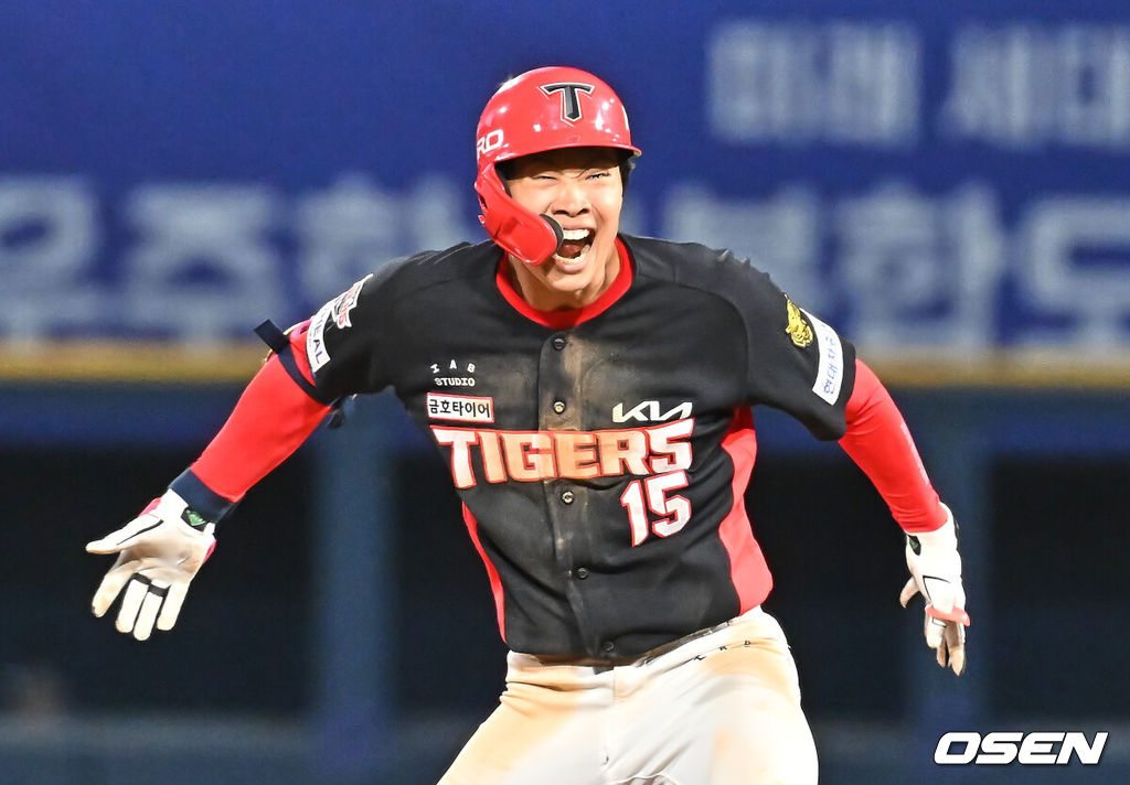 29일 창원NC파크에서 2026 신한 SOL KBO 리그 NC 다이노스와 KIA 타이거즈의 경기가 열렸다. 홈팀 NC는 구창모가, 방문팀 KIA는 이의리가 선발 출전했다. KIA 타이거즈 박재현이 연장 10회초 1사 1,2루 우익수 뒤 1타점 2루타를 치고 환호하고 있다. 2026.04.29 / foto0307@osen.co.kr
