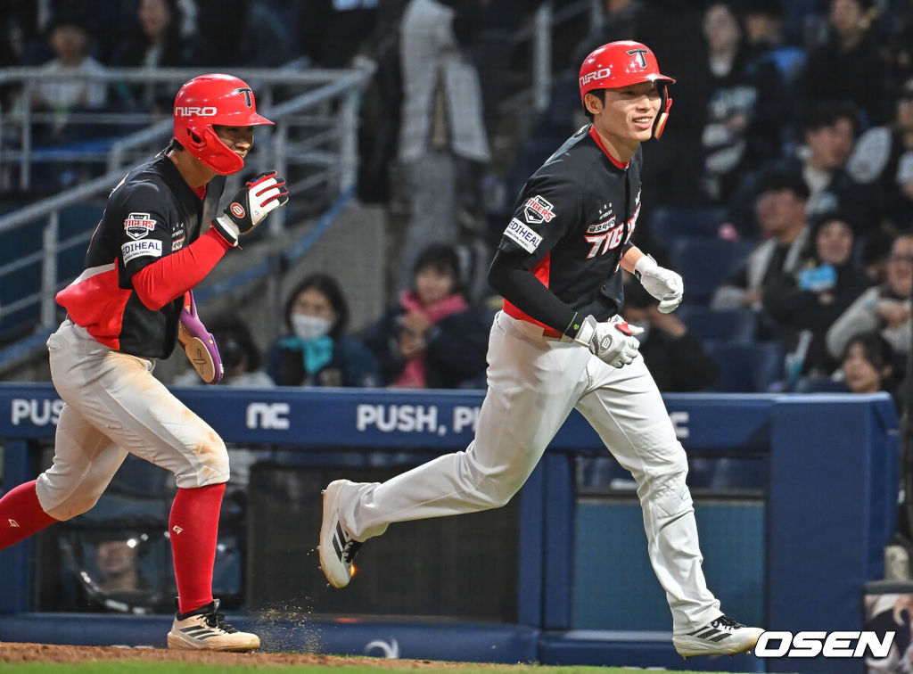 29일 창원NC파크에서 2026 신한 SOL KBO 리그 NC 다이노스와 KIA 타이거즈의 경기가 열렸다. 홈팀 NC는 구창모가, 방문팀 KIA는 이의리가 선발 출전했다. KIA 타이거즈 김호령이 연장 10회초 1사 2,3루 중월 3점 홈런을 치고 환호하고 있다. 2026.04.29 / foto0307@osen.co.kr