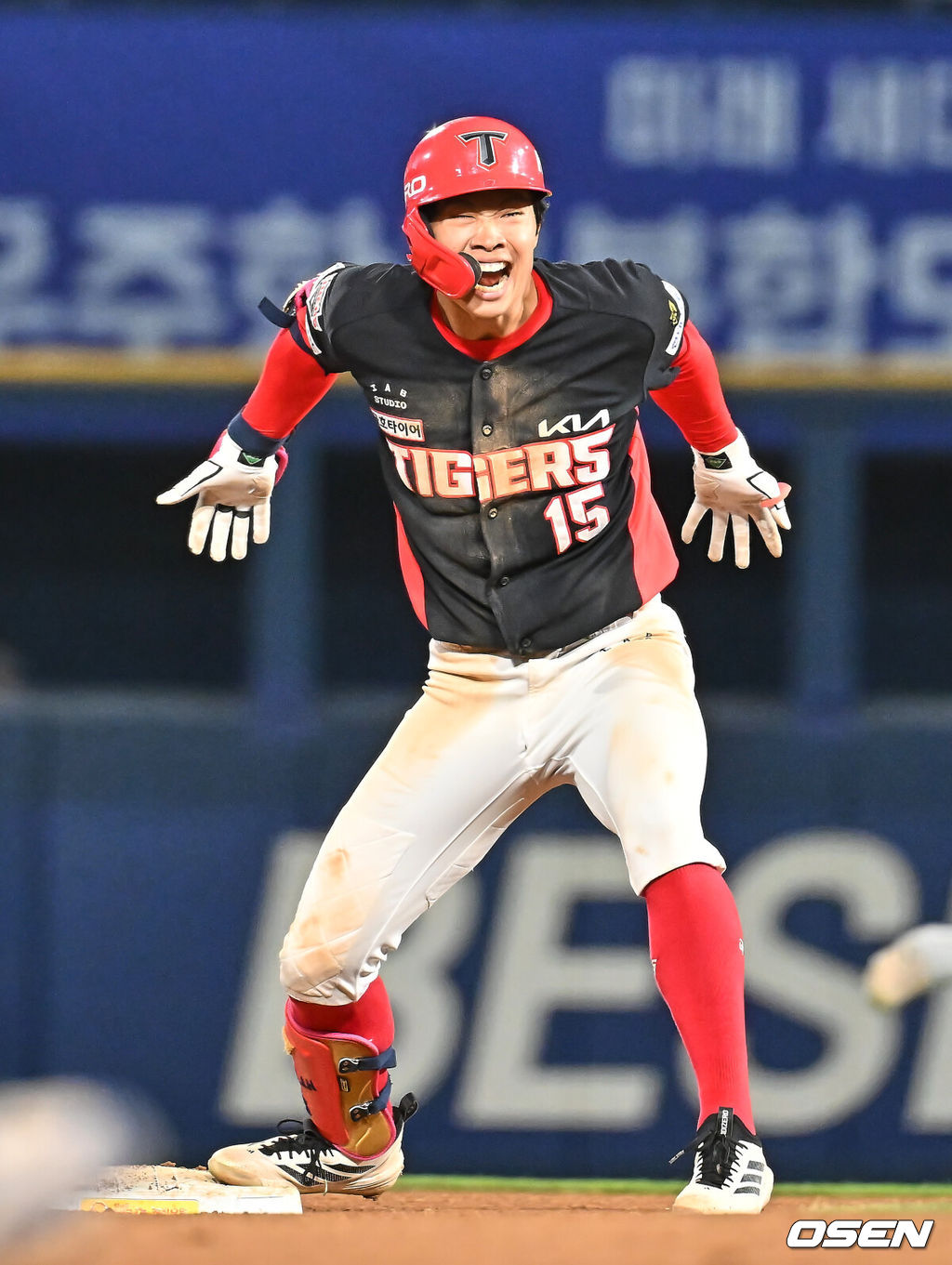 29일 창원NC파크에서 2026 신한 SOL KBO 리그 NC 다이노스와 KIA 타이거즈의 경기가 열렸다. 홈팀 NC는 구창모가, 방문팀 KIA는 이의리가 선발 출전했다. KIA 타이거즈 박재현이 연장 10회초 1사 1,2루 우익수 뒤 1타점 2루타를 치고 환호하고 있다. 2026.04.29 / foto0307@osen.co.kr
