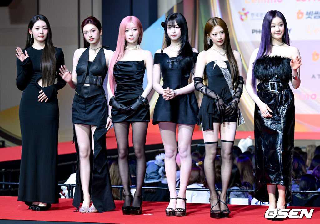 SBS 가요대전 레드카펫 행사가 25일 오후 인천광역시 중구 운서동 인스파이어 아레나에서 열렸다.이날 SBS를 통해 생방송되는 '가요대전'에서는 엔하이픈, 에이티즈, 투어스, 투모로우바이투게더, 앤팀, 보이넥스트도어, 코르티스, 넥스지, 킥플립, 동방신기 유노윤호, 스트레이 키즈, 제로베이스원, 라이즈, 엔시티 태용, 엔시티 드림, 엔시티 위시, 에스파, 아이브, 르세라핌, 있지, 엔믹스, 아일릿, 하츠투하츠, 키키, 미야오, 이즈나, 베이비몬스터, 베이비돈크라이, 올데이 프로젝트, 트레저, 더보이즈, 아이딧, 에이엠피, 아홉 등이 무대를 꾸민다.베이비몬스터가 포즈를 취하고 있다. 2025.12.25 /cej@osen.co.kr