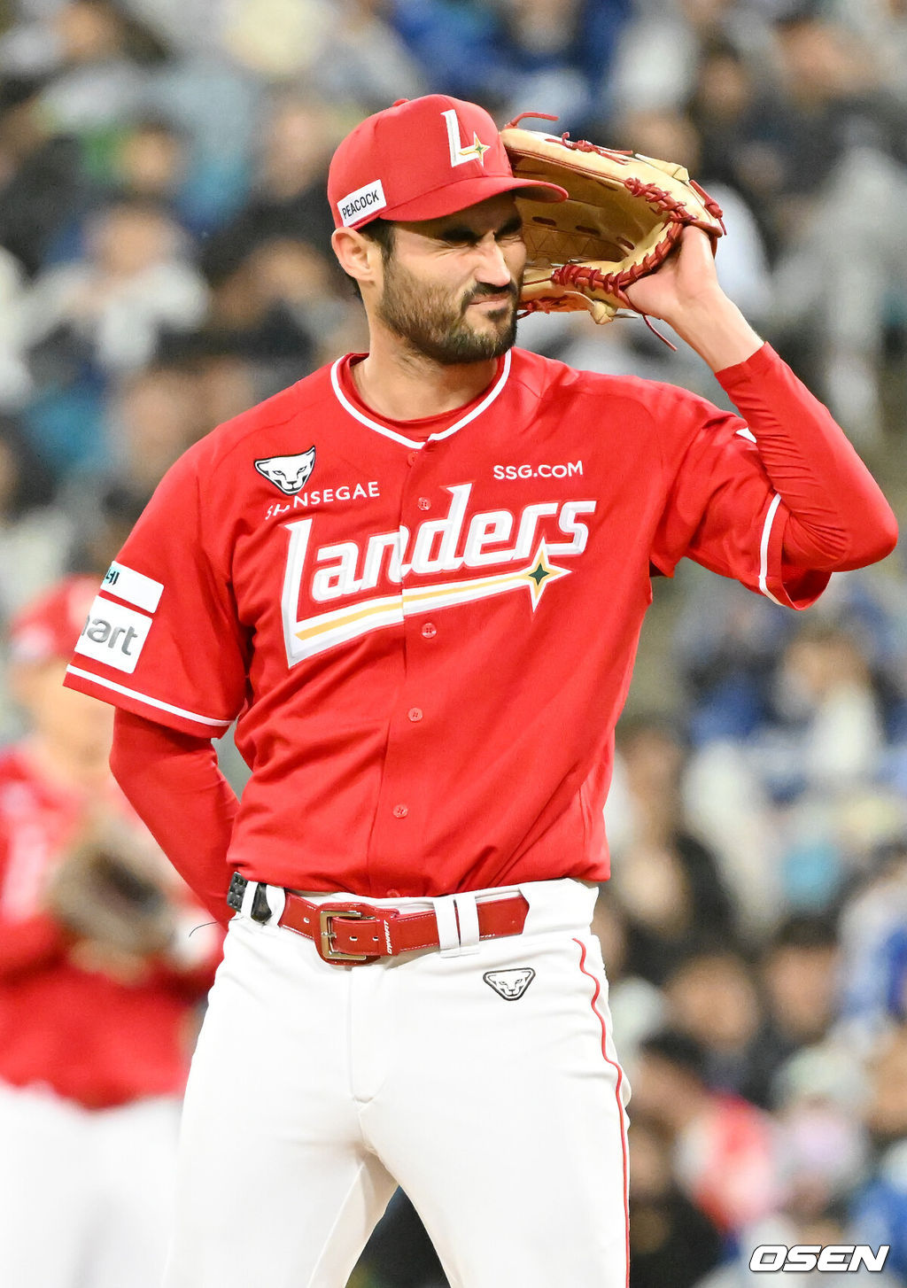 23일 오후 대구삼성라이온즈파크 ‘2026 신한 SOL Bank KBO리그' 삼성 라이온즈와 SSG 랜더스와 경기가 열렸다.이날 삼성은 오러클린을, SSG는 화이트를 선발투수로 내세웠다.5회말 1사 주자 1,3루 삼성 최형우 타석에서 SSG 선발 화이트의 견제 송구 실책으로 박승규가 홈을 밟자 화이트가 아쉬워하고 있다. 2026.04.23 / rumi@osen.co.kr