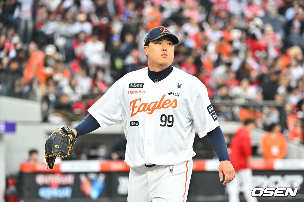 30일 오후 대전 한화생명볼파크에서 2026 신한 SOL KBO리그 한화 이글스와 SSG 랜더스의 경기가 진행됐다. 이날 경기 한화는 류현진을, SSG는 김건우를 선발투수로 내세웠다.1회초 한화 선발 류현진이 이닝종료 후 마운드를 내려가고 있다.     2026.04.30 / soul1014@osen.co.kr