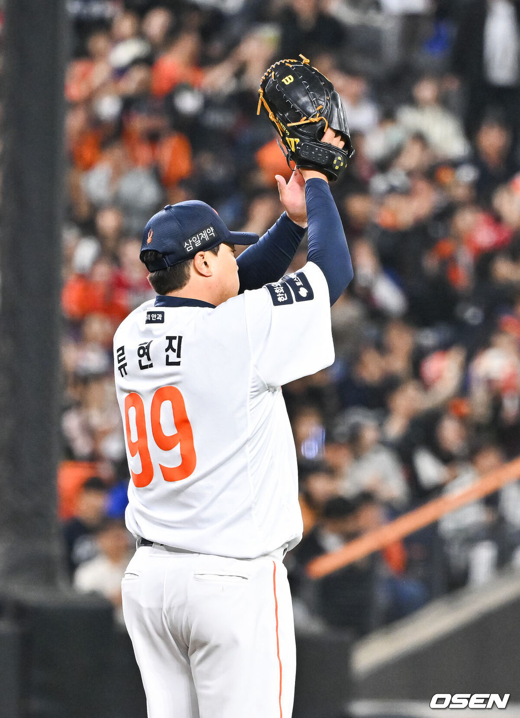 30일 오후 대전 한화생명볼파크에서 2026 신한 SOL KBO리그 한화 이글스와 SSG 랜더스의 경기가 진행됐다. 이날 경기 한화는 류현진을, SSG는 김건우를 선발투수로 내세웠다.5회초 한화 류현진 선발투수가 호수비 보인 이원석 중견수를 향해 박수를 치고 있다.   2026.04.30 / soul1014@osen.co.kr