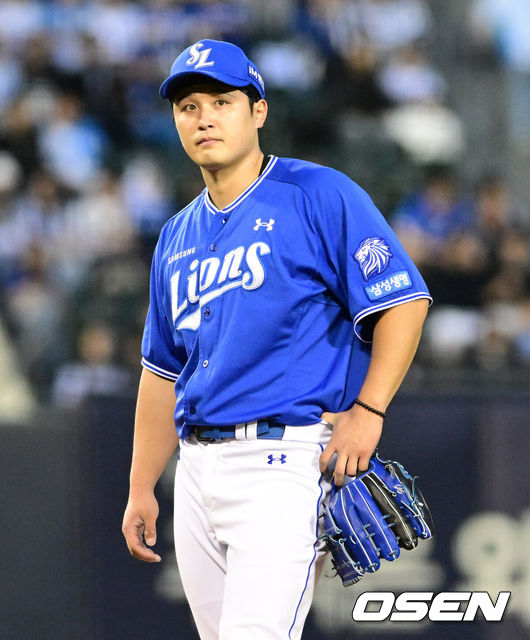[OSEN=잠실, 지형준 기자] 30일 서울 잠실야구장에서 2026 신한 SOL KBO리그 두산 베어스와 삼성 라이온즈의 경기가 열렸다.이날 두산은 최승용, 삼성은 최원태를 선발로 내세웠다.3회말 무사 1,3루에서 삼성 최원태가 두산 양의지에 1타점 적시타를 허용하며 아쉬워하고 있다. 2026.04.30&nbsp;/ jpnews@osen.co.kr
