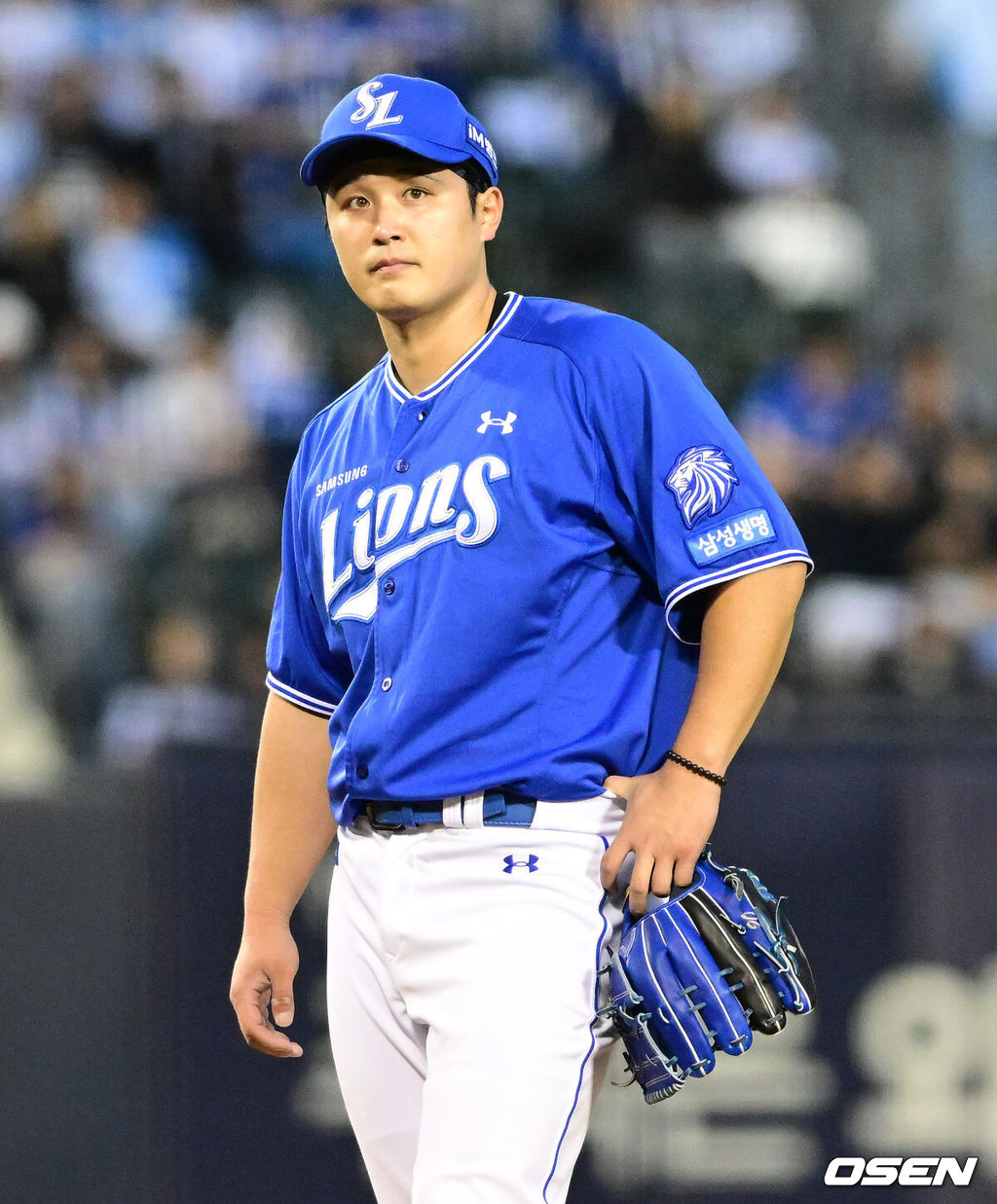 30일 서울 잠실야구장에서 2026 신한 SOL KBO리그 두산 베어스와 삼성 라이온즈의 경기가 열렸다.이날 두산은 최승용, 삼성은 최원태를 선발로 내세웠다.3회말 무사 1,3루에서 삼성 최원태가 두산 양의지에 1타점 적시타를 허용하며 아쉬워하고 있다. 2026.04.30 / jpnews@osen.co.kr