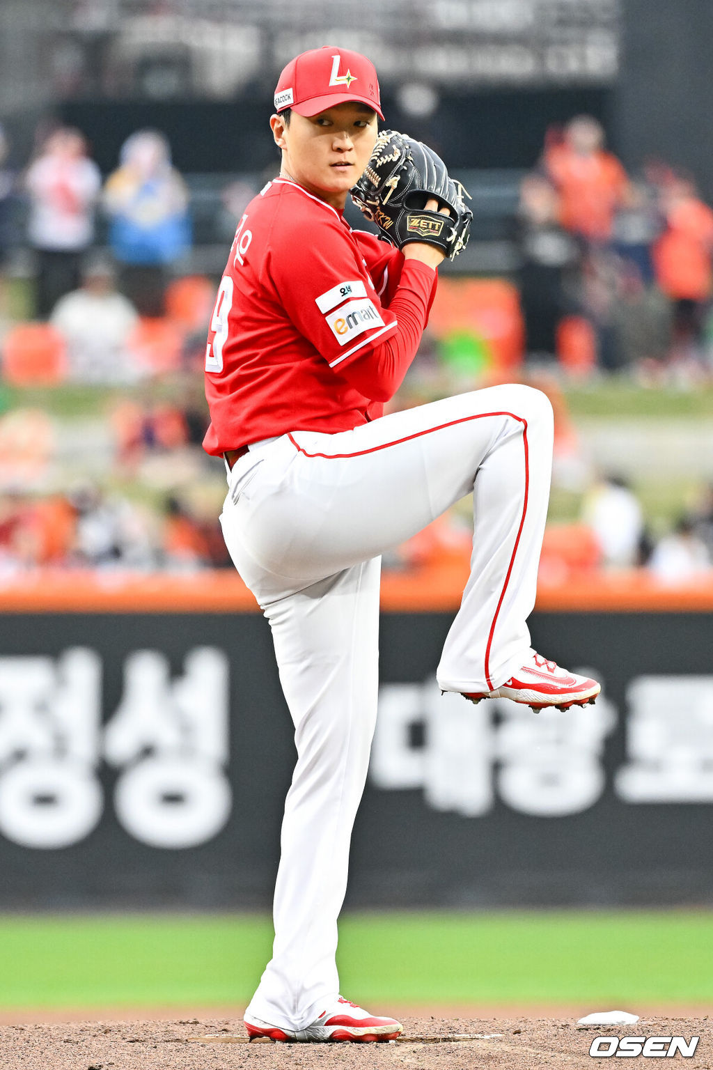 30일 오후 대전 한화생명볼파크에서 2026 신한 SOL KBO리그 한화 이글스와 SSG 랜더스의 경기가 진행됐다. 이날 경기 한화는 류현진을, SSG는 김건우를 선발투수로 내세웠다.1회말 SSG 선발투수 김건우가 역투하고 있다.       2026.04.30 / soul1014@osen.co.kr