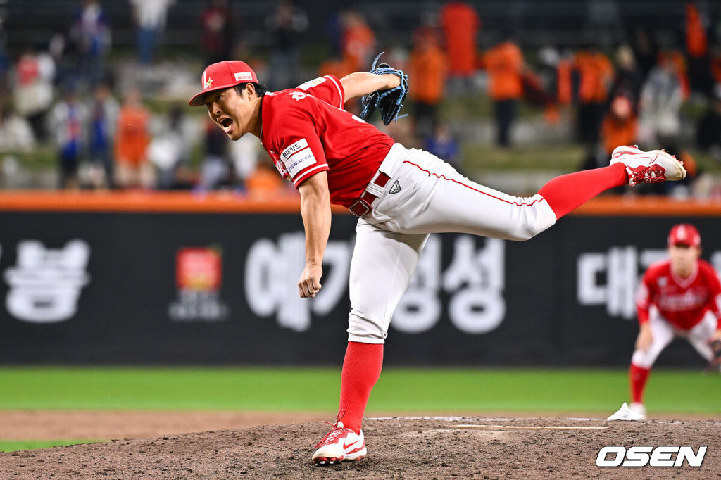 30일 오후 대전 한화생명볼파크에서 2026 신한 SOL KBO리그 한화 이글스와 SSG 랜더스의 경기가 진행됐다. 이날 경기 한화는 류현진을, SSG는 김건우를 선발투수로 내세웠다.9회말 SSG 한두솔 투수가 역투하고 있다.   2026.04.30 / soul1014@osen.co.kr