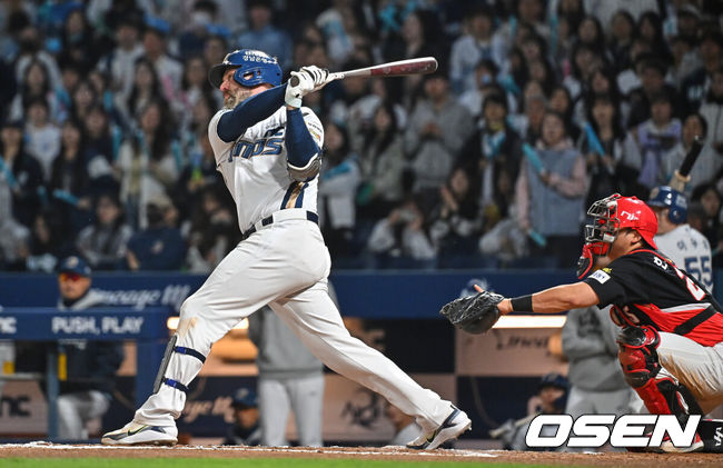 [OSEN=창원, 이석우 기자] 29일 창원NC파크에서 2026 신한 SOL KBO 리그 NC 다이노스와 KIA 타이거즈의 경기가 열렸다. 홈팀 NC는 구창모가, 방문팀 KT는 이의리가 선발 출전했다. NC 다이노스 데이비슨이 6회말 좌중간 2루타를 치고 있다. 2026.04.29 / foto0307@osen.co.kr