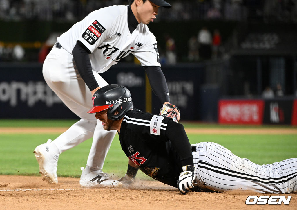결국 태그아웃으로 물러난 오스틴