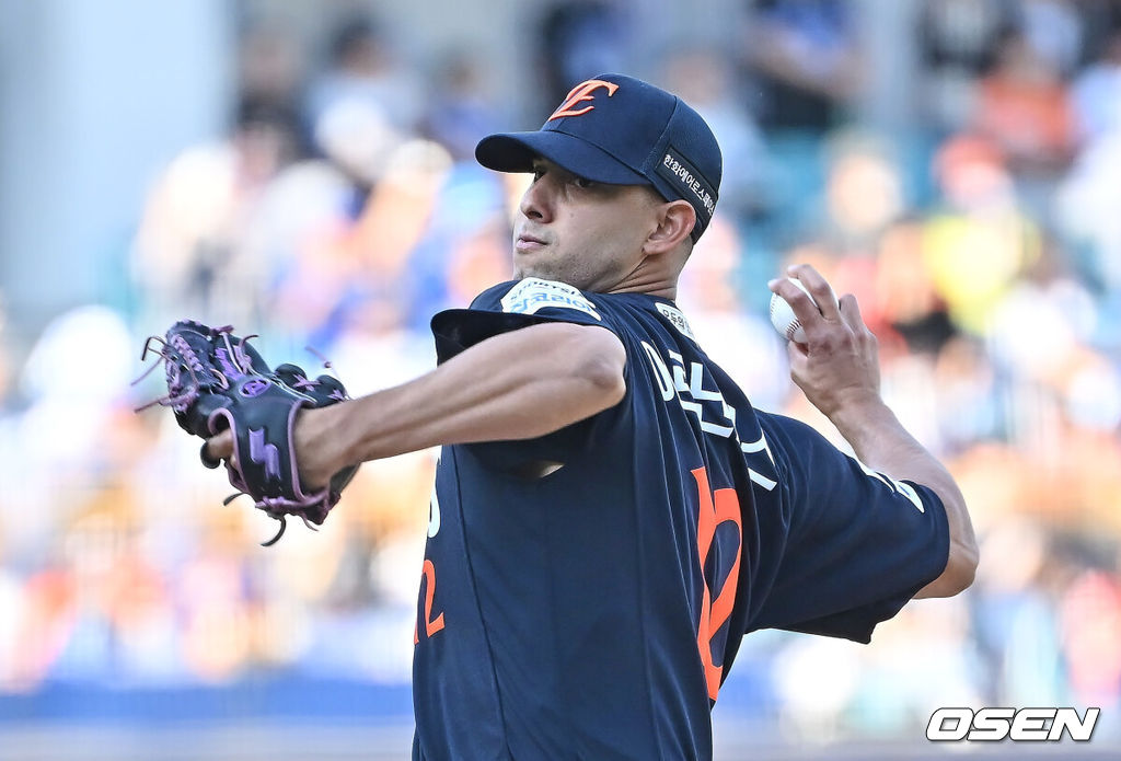 1일 대구삼성라이온즈파크에서 2026 신한 SOL KBO 리그 삼성 라이온즈와 한화 이글스의 경기가 열렸다. 홈팀 삼성은 원태인이, 방문팀 한화는 에르난데스가 선발 출전했다. 한화 이글스 선발 투수 에르난데스가 역투하고 있다. 2026.05.01 / foto0307@osen.co.kr