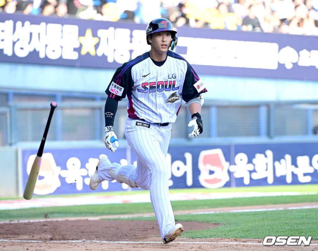 1일 서울 잠실야구장에서 ‘2026 신한 SOL KBO리그’ LG 트윈스와 NC 다이노스의 경기가 열렸다.홈팀 LG는 앤더스 톨허스트, 방문팀 NC는 토다 나츠키를 선발로 내세웠다. 3회초 2사 1루 상황 LG 송찬의가 달아나는 좌월 투런포를 날리고 그라운드를 돌고 있다. 2026.05.01 / dreamer@osen.co.kr