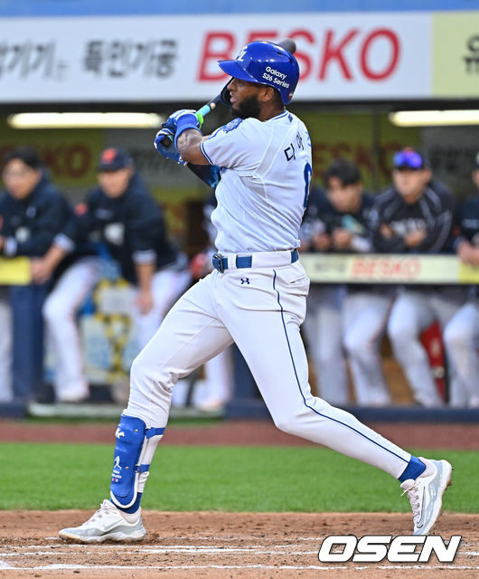 [OSEN=대구, 이석우 기자] 1일 대구삼성라이온즈파크에서 2026 신한 SOL KBO 리그 삼성 라이온즈와 한화 이글스의 경기가 열렸다. 홈팀 삼성은 원태인이, 방문팀 한화는 에르난데스가 선발 출전했다. 삼성 라이온즈 디아즈가 6회말 1사 만루 우익수 앞 2타점 안타를 치고 있다. 2026.05.01 / foto0307@osen.co.kr