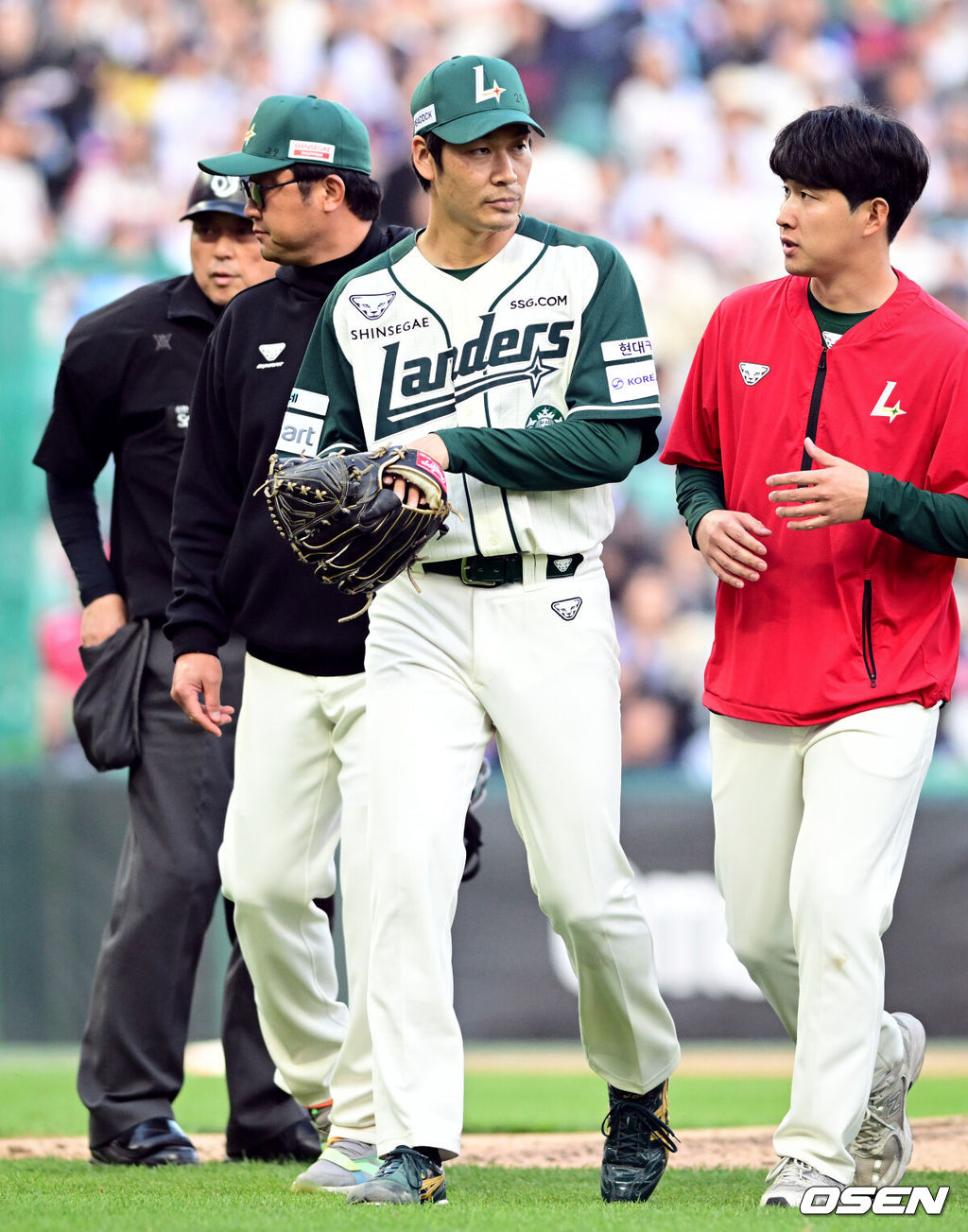 1일 오후 인천 문학동 SSG랜더스필드에서 ‘2026 신한 SOL BANK KBO리그’ SSG 랜더스와 롯데 자이언츠의 경기가 진행됐다.이날 SSG는 타케다를, NC는 박세웅을 선발투수로 내세웠다.6회초 1사 2루에서 72구를 던진 SSG 타케다가 교체를 요청하고 있다. 2026.05.01 /cej@osen.co.kr