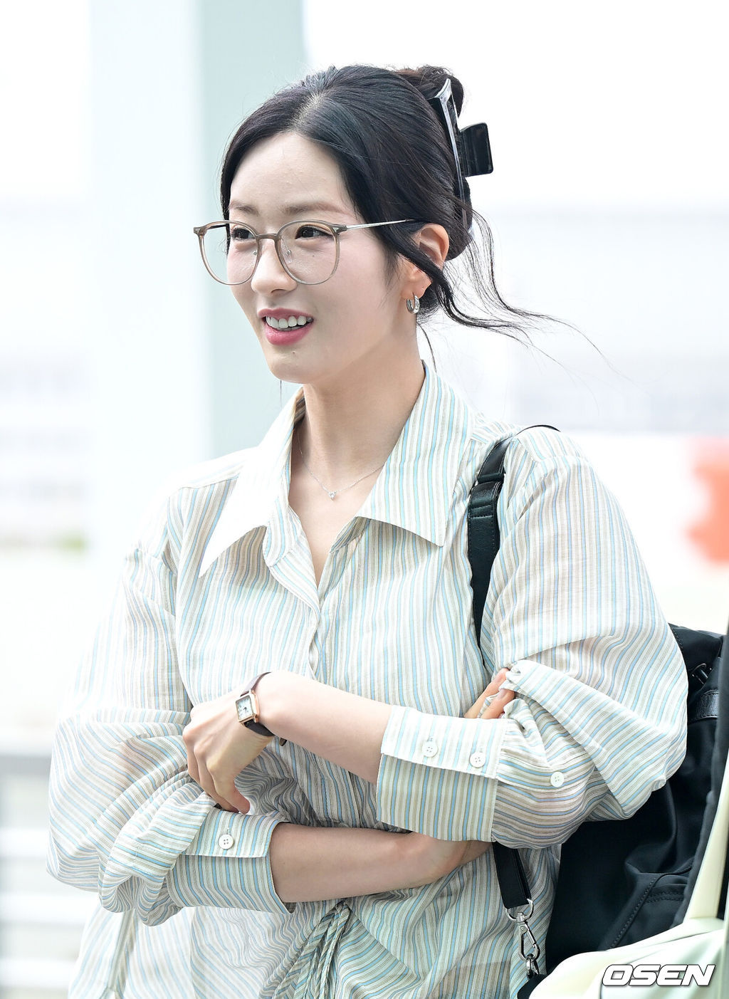 그룹 에이핑크가 2일 오후 해외 일정 참석을 위해 말레이시아 쿠알라룸푸르로 출국했다.에이핑크는 아시아 콘서트 2026 Apink 8th CONCERT 'The Origin : APINK' ASIA TOUR in Kuala Lumpur를 통해 팬들을 만날 예정이다.에이핑크 윤보미를 비롯한 멤버들이 출국장으로 향하고 있다. 2026.05.01 / dreamer@osen.co.kr
