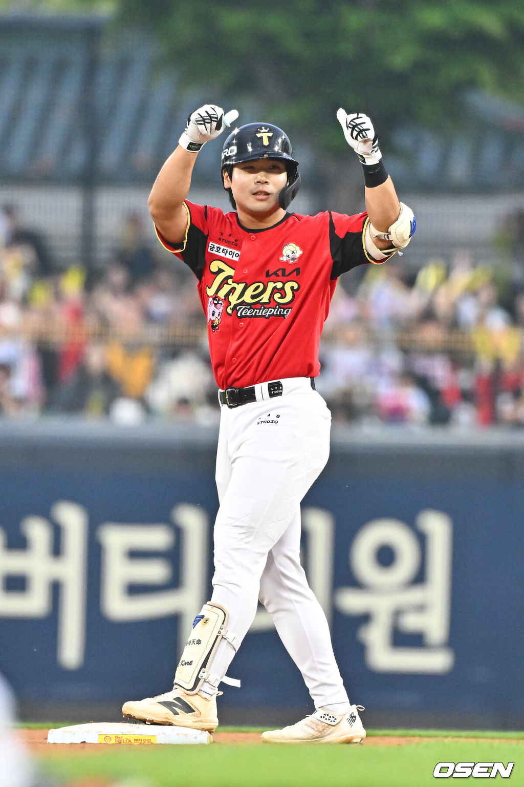 2일 오후 광주 북구 광주기아챔피언스필드에서 2026 신한 SOL KBO리그 KIA 타이거즈와 KT 위즈의 경기가 진행됐다.이날 KIA는 황동하를, KT는 오원석을 선발투수로 내세웠다.6회말 1사 1루 KIA 한승연이 1타점 적시 2루타를 날리고 세리머니를 하고 있다. 이 안타는 한승연의 데뷔 첫 안타이다. 2026.05.02 / soul1014@osen.co.kr