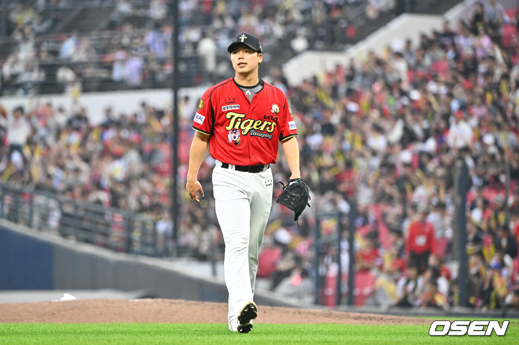 2일 오후 광주 북구 광주기아챔피언스필드에서 2026 신한 SOL KBO리그 KIA 타이거즈와 KT 위즈의 경기가 진행됐다.이날 KIA는 황동하를, KT는 오원석을 선발투수로 내세웠다.6회초 KIA 선발투수 황동하가 마운드를 내려가고 있다. 2026.05.02 / soul1014@osen.co.kr