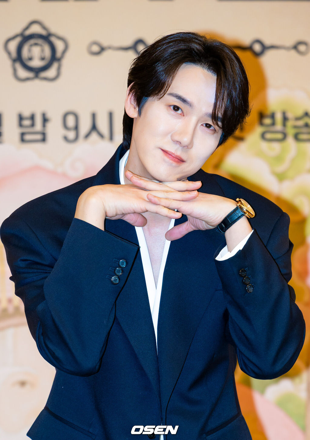 11일 오후 서울 양천구 목동SBS에서 SBS 금토드라마 '신이랑 법률사무소' 제작발표회가 열렸다.이 자리에는 신중훈 감독과 배우 유연석, 이솜, 김경남이 참석했다. '신이랑 법률사무소'는 오는 13일(금) 첫 방송을 시작으로 매주 금, 토 밤 9시 50분 SBS에서 방송된다.배우 유연석이 포토타임을 갖고 있다. 2026.03.11 /rumi@osen.co.kr