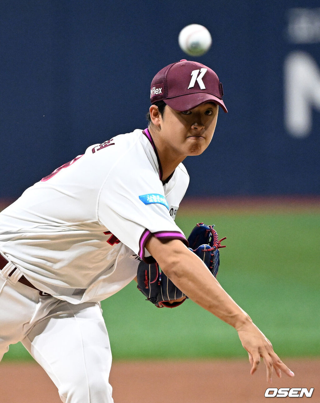 3일 서울 고척스카이돔에서 2026 신한 SOL KBO리그 키움 히어로즈와 두산 베어스의 경기가 열렸다.이날 키움은 박준현, 두산 곽빈을 선발로 내세웠다. 1회초 무사에서 키움 선발투수 박준현이 역투하고 있다. 2026.05.03 /sunday@osen.co.kr