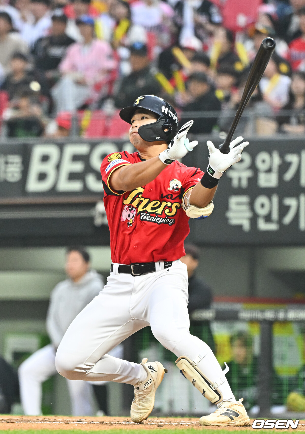 2일 오후 광주 북구 광주기아챔피언스필드에서 2026 신한 SOL KBO리그 KIA 타이거즈와 KT 위즈의 경기가 진행됐다.이날 KIA는 황동하를, KT는 오원석을 선발투수로 내세웠다.6회말 1사 1루 KIA 한승연이 1타점 적시 2루타를 날리고 있다. 이 안타는 한승연의 데뷔 첫 안타이다. 2026.05.02 / soul1014@osen.co.kr