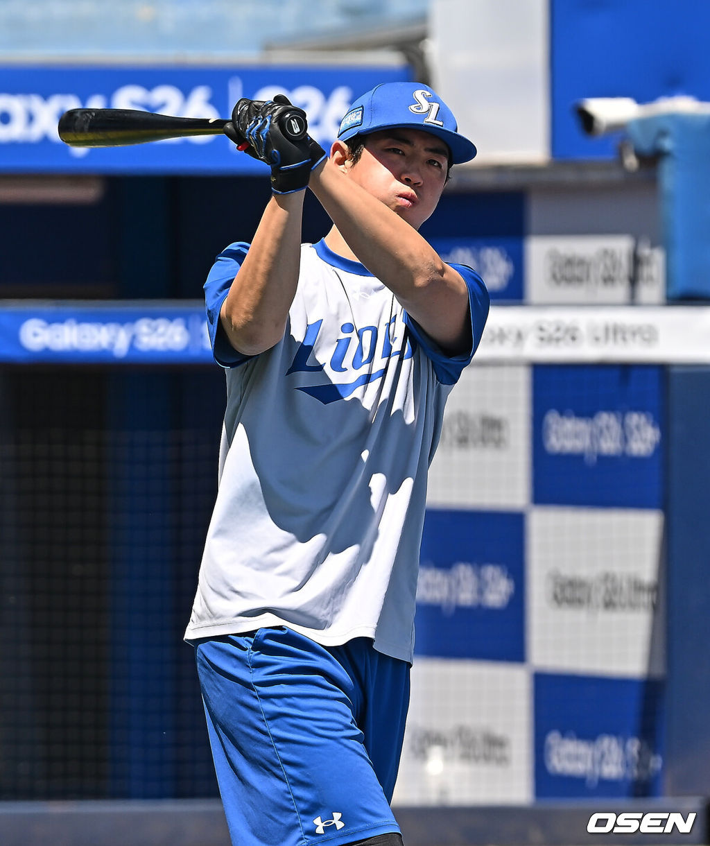 5일 대구삼성라이온즈파크에서 2026 신한 SOL KBO 리그 삼성 라이온즈와 키움 히어로즈의 경기가 열린다. 홈팀 삼성은 오러클린이, 방문팀 키움은 오석주가 선발 출전한다. 삼성 라이온즈 구자욱이 부상 회복 후 훈련을 하고 있다. 2026.05.05 / foto0307@osen.co.kr