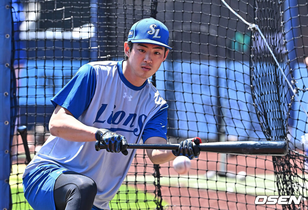 5일 대구삼성라이온즈파크에서 2026 신한 SOL KBO 리그 삼성 라이온즈와 키움 히어로즈의 경기가 열린다. 홈팀 삼성은 오러클린이, 방문팀 키움은 오석주가 선발 출전한다. 삼성 라이온즈 구자욱이 부상 회복 후 번트 훈련을 하고 있다. 2026.05.05 / foto0307@osen.co.kr
