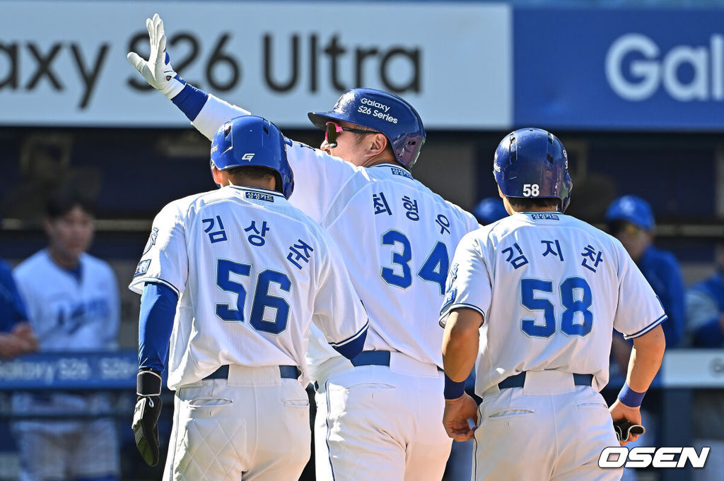 5일 대구삼성라이온즈파크에서 2026 신한 SOL KBO 리그 삼성 라이온즈와 키움 히어로즈의 경기가 열렸다. 홈팀 삼성은 오러클린이, 방문팀 키움은 오석주가 선발 출전했다. 삼성 라이온즈 최형우가 5회말 2사 2,3루 좌중월 3점 홈런을 치고 세리머니를 하고 있다. 2026.05.05 / foto0307@osen.co.kr