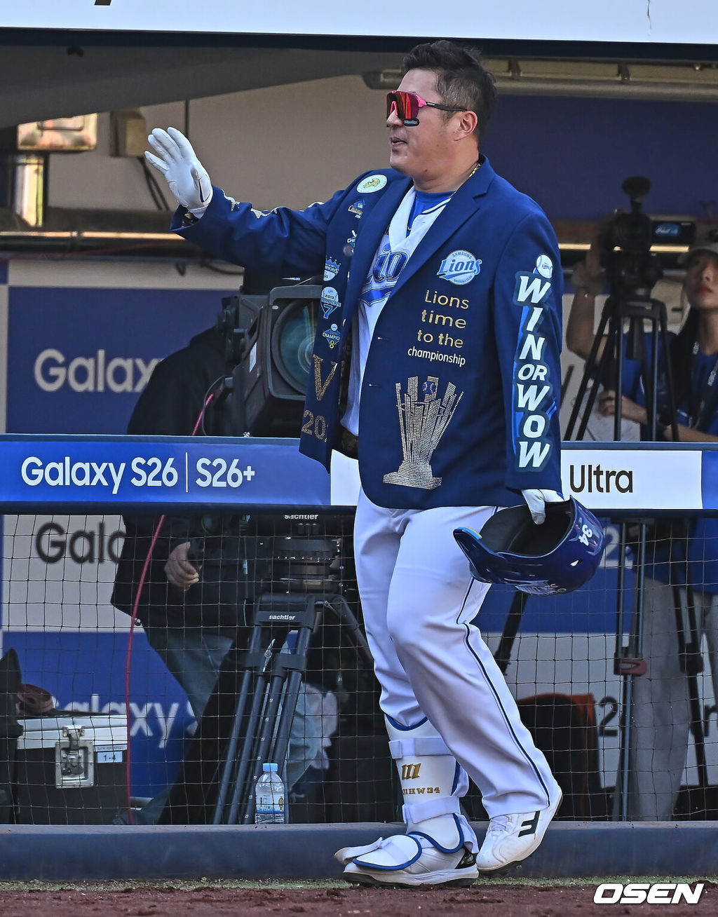 5일 대구삼성라이온즈파크에서 2026 신한 SOL KBO 리그 삼성 라이온즈와 키움 히어로즈의 경기가 열렸다. 홈팀 삼성은 오러클린이, 방문팀 키움은 오석주가 선발 출전했다. 삼성 라이온즈 최형우가 5회말 2사 2,3루 좌중월 3점 홈런을 치고 하이파이브를 하고 있다. 2026.05.05 / foto0307@osen.co.kr