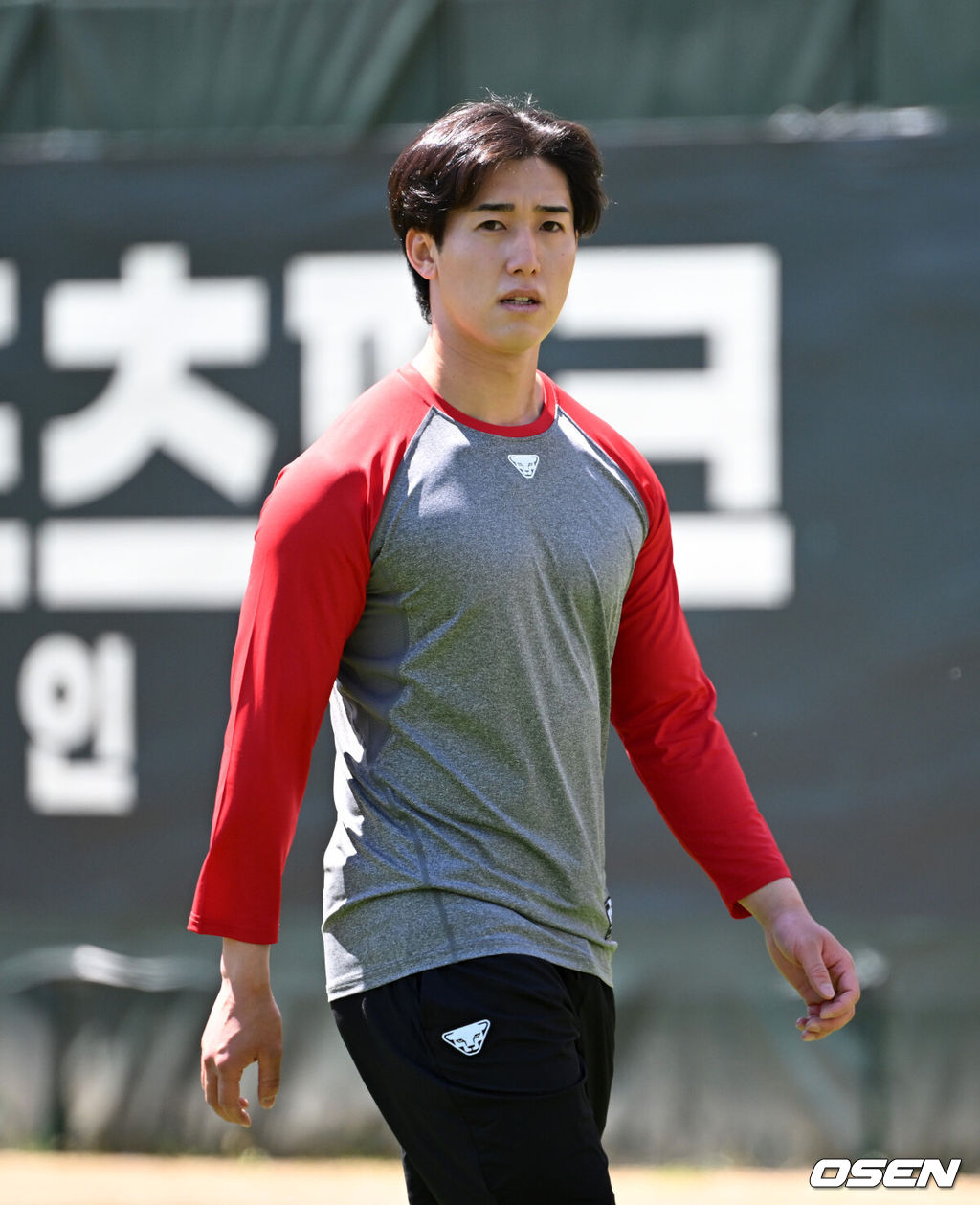 5일 인천 SSG랜더스필드에서 2026 신한 SOL KBO리그 SSG 랜더스와 NC 다이노스의 경기가 열렸다.이날 SSG은 최민준, 두산 NC는 신영우를 선발로 내세웠다.미치 화이트의 부상 대체 선수로 영입한 일본 독립리그 좌완 투수 히라모토 긴지로가 훈련을 하고 있다. 2026.05.05 /sunday@osen.co.kr