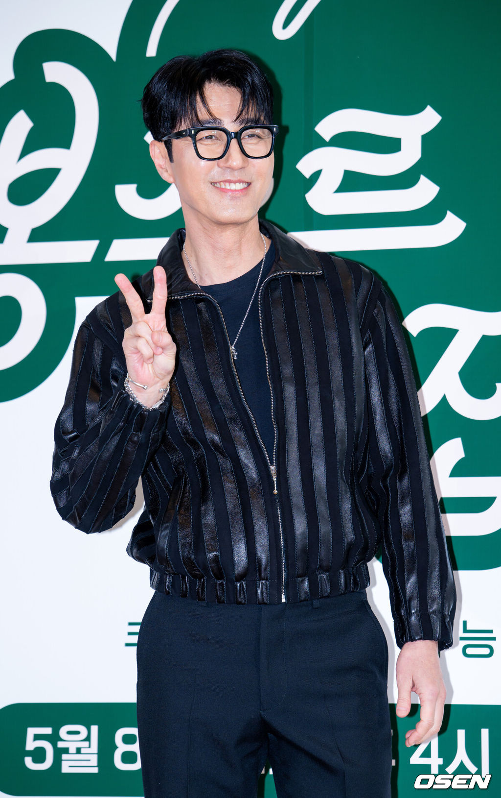 6일 오전 서울 중구 커뮤니티하우스 마실에서 쿠팡플레이 새 예능 ‘봉주르빵집’ 제작발표회가 열렸다. 조용한 시골 마을에 문을 연 국내 최초 ‘시니어 디저트 카페’를 배경으로 인생의 맛을 아는 어르신들과 행복의 맛을 아는 빵집 식구들이 달콤한 위로와 온기를 나누는 힐링 예능이다.배우 차승원이 참석해 포토타임을 갖고 있다. 2026.05.06 /rumi@osen.co.kr