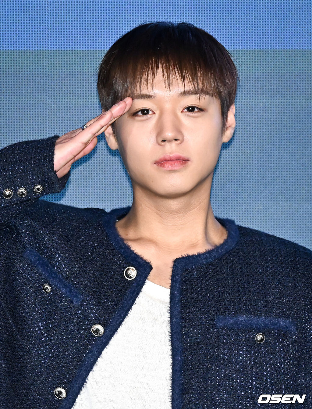 티빙 ‘취사병 전설이 되다’ 제작발표회가 6일 서울 광진구 풀만 앰배서더 서울 이스트폴에서 열렸다.‘취사병 전설이 되다’는 총 대신 식칼을, 탄띠 대신 앞치마를 두른 이등병 강성재(박지훈 분)가 ‘전설의 취사병’으로 거듭나는 과정을 그린 밀리터리 쿡방 판타지 드라마다. 갓 전입한 이등병이 ‘요리사의 길’을 밟으며 맛 하나로 부대원들의 마음을 사로잡는 취사병의 성장기를 그릴 예정이다.배우 박지훈이 포즈를 취하고 있다.  2026.05.06 /cej@osen.co.kr