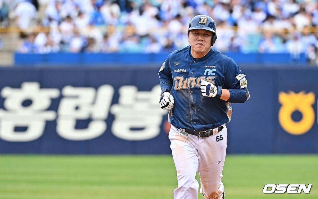12일 대구삼성라이온즈파크에서 2026 신한 SOL KBO 리그 삼성 라이온즈와 NC 다이노스의 경기가 열렸다. 홈팀 삼성은 원태인이, 방문팀 NC는 토다가 선발 출전했다. NC 다이노스 이우성이 6회초 1사 좌월 솔로 홈런을 치고 그라운드를 돌고 있다. 2026.04.12 / foto0307@osen.co.kr