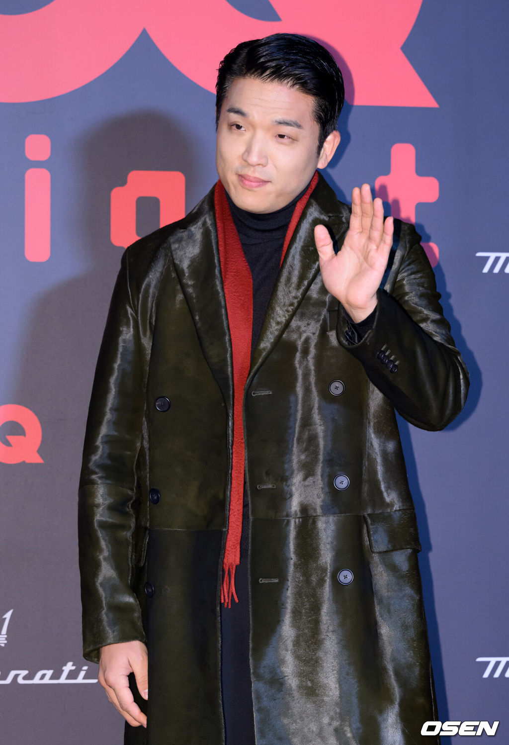 5일 오후 서울 성동구 앤더슨씨 성수에서 2024 지큐 나이트 행사 기념 포토콜 행사가 열렸다.이날 이종원, 오상욱, 투바투 연준,이정재, 안성재 쉐프, 김도형 바텐더,스테파 최호종, 강경호, 김종철, 기무간, 김혜현 등이 참석해 자리를 빛냈다.안성재 쉐프가 포토타임을 가지고 있다. 2024.12.05/sunday@osen.co.kr