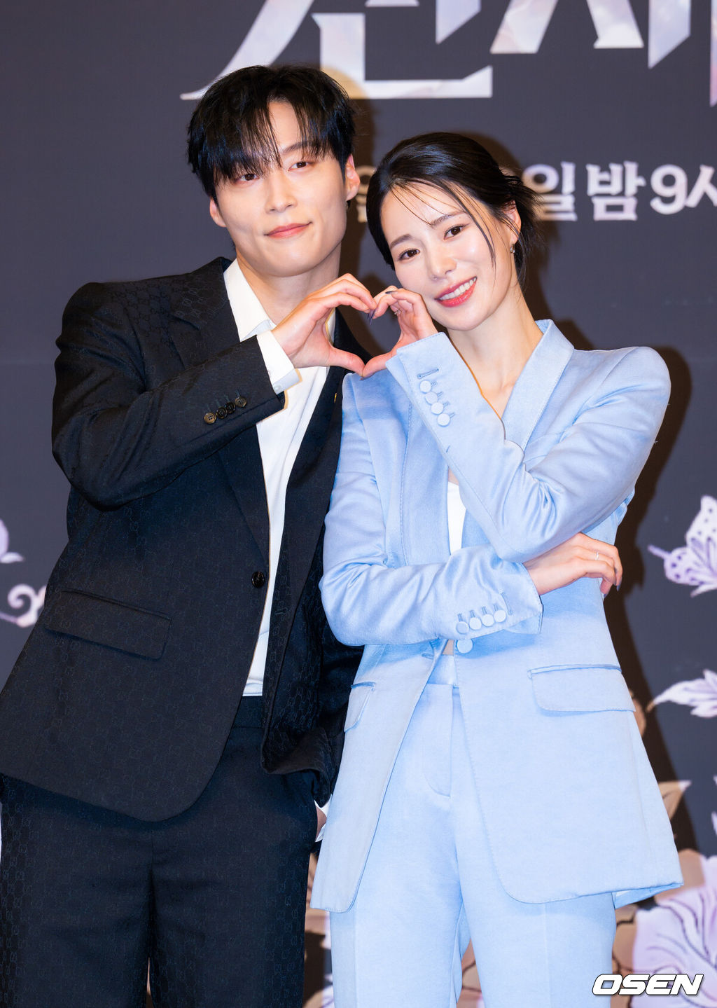 7일 오후 서울 양천구 목동 SBS 방송센터 SBS홀에서 SBS 새 금토드라마 '멋진 신세계' 제작발표회가 열렸다.'멋진 신세계'는 희대의 조선 악녀 영혼이 씌어 '악질' 해진 무명배우 신서리(임지연 분)와 자본주의가 낳은 괴물이라 불리는 악질 재벌 차세계(허남준 분)의 일촉즉발 전쟁 같은 로맨스 코미디 드라마다.배우 허남준과 임지연이 포즈를 취하고 있다. 2026.05.07 / rumi@osen.co.kr