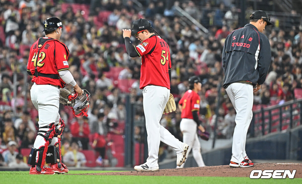 7일 광주-기아 챔피언스필드에서 2026 신한 SOL KBO 리그 KIA 타이거즈와 한화 이글스의 경기가 열렸다.홈팀 KIA는 양현종이, 방문팀 한화는 정우주가 선발 출전했다.KIA 타이거즈 선발투수 양현종이 5회초 교체되고 있다. 2026.05.07 / foto0307@osen.co.kr
