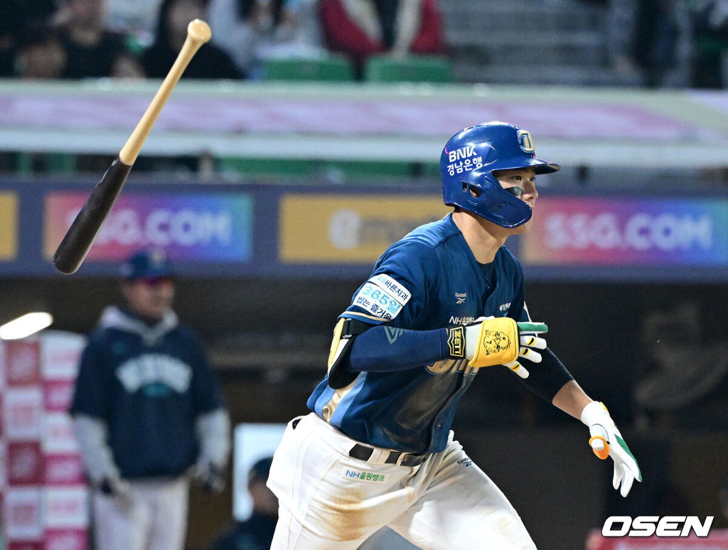7일 인천 SSG랜더스 필드에서 ‘2025 신한 SOL Bank KBO리그’ SSG 랜더스와 NC 다이노스의 경기가 열렸다.홈팀 SSG은 타케다 쇼타, 방문팀 NC는 커티스 테일러를 선발로 내세웠다.4회초 1사 1, 3루 상황 NC 김주원이 역전 1타점 적시타를 날리고 있다. 2026.05.07 / dreamer@osen.co.kr